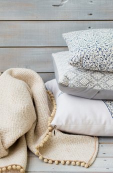 Dekorative Kissen und Decken von Heimdecor Müller GmbH