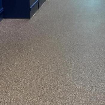 Bilder des Mini-Mix-Marktes mit neuem Bodenbelag von Gerflor